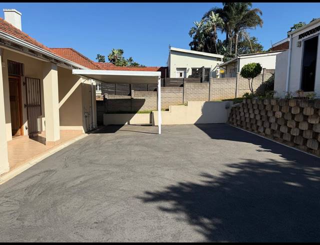 3 BEDROOM FREEHOLD FOR SALE IN GLENWOOD